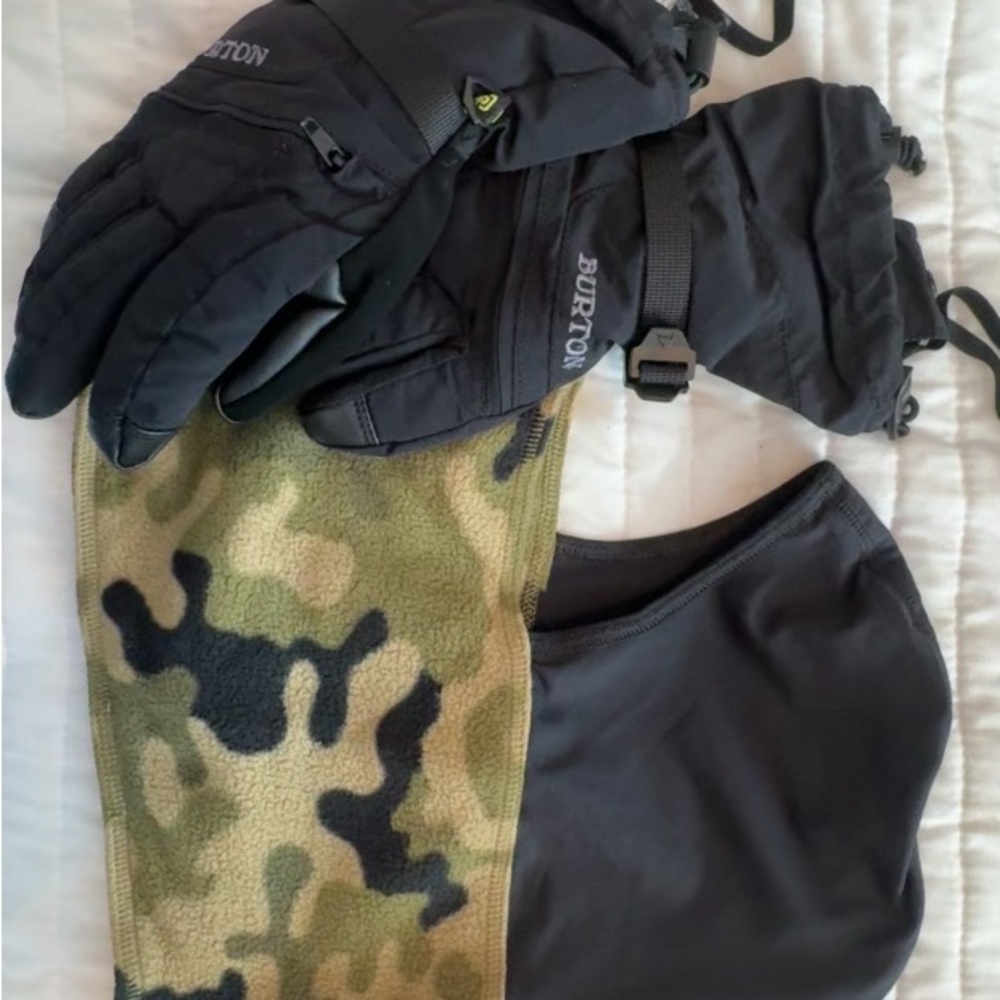 Burton Camouflage Jacket with Beanie and Gloves - Picture 2 of 6